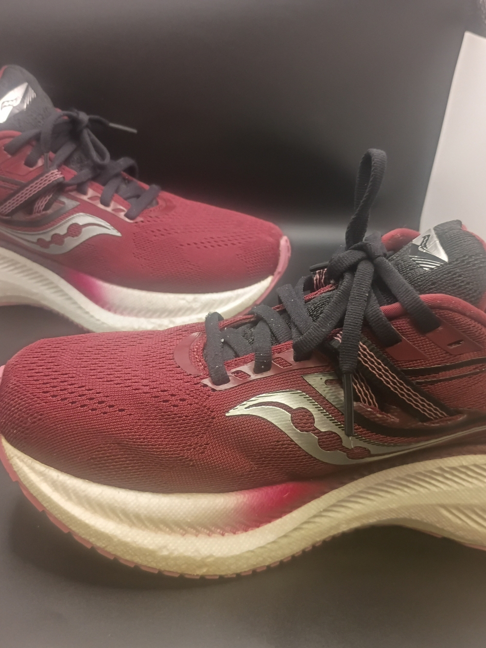 Saucony Triumph 20 Women's Maroon Running Shoes - Lightweight Comfort Size 8.5 W
